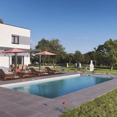 Mauri Villa *